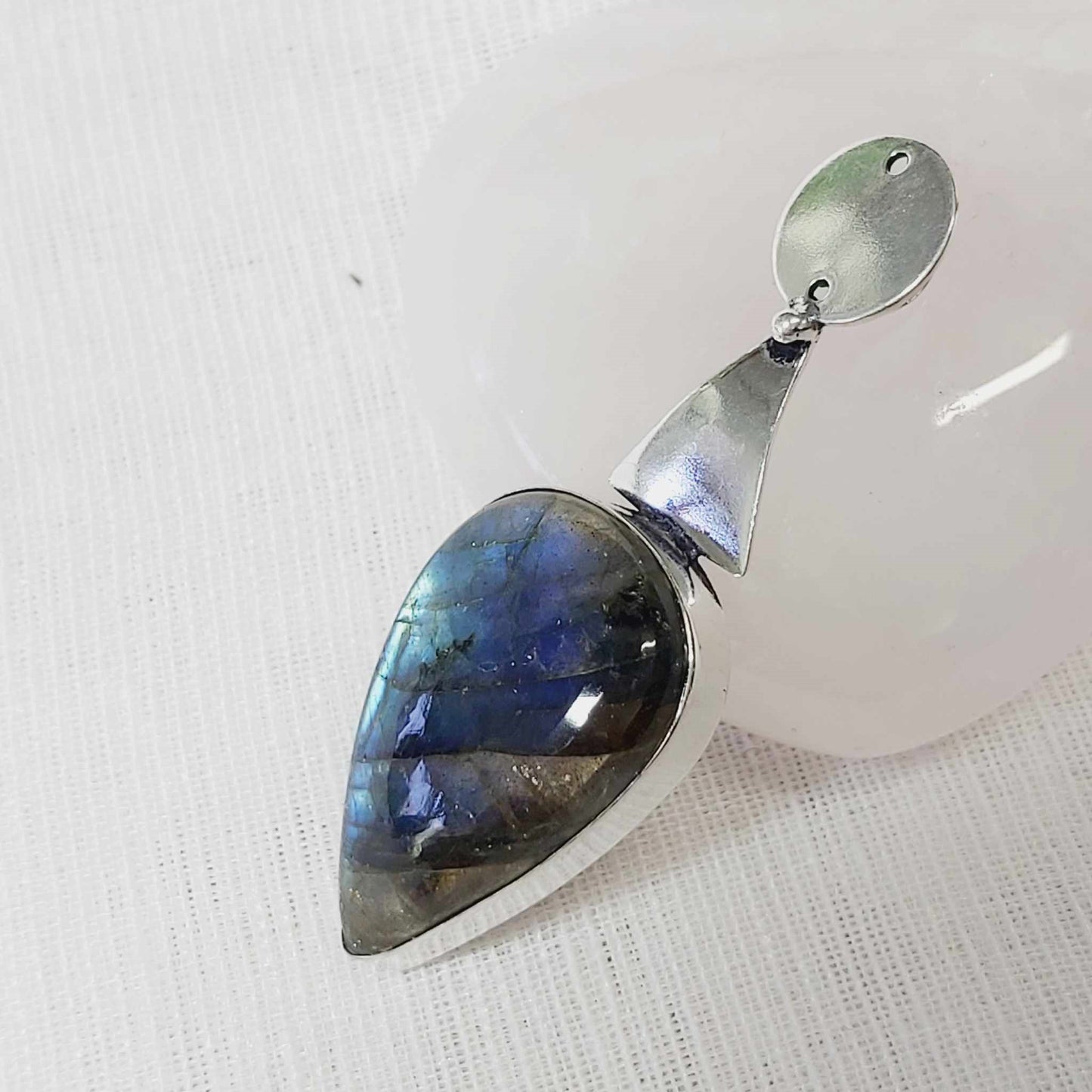 Labradorite Gemstone Crystal Psychic Protection Pendant (E771)