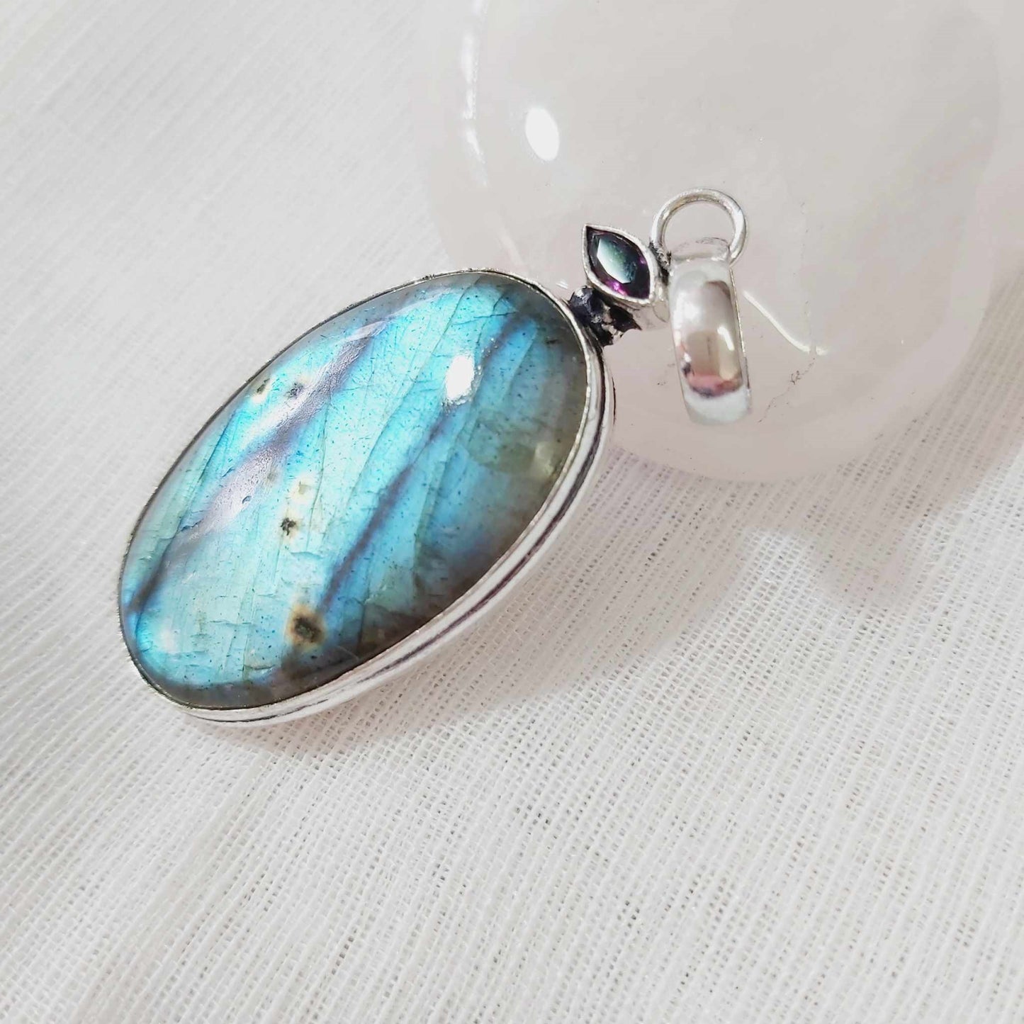 Labradorite Gemstone Crystal Psychic Protection Pendant (E800)