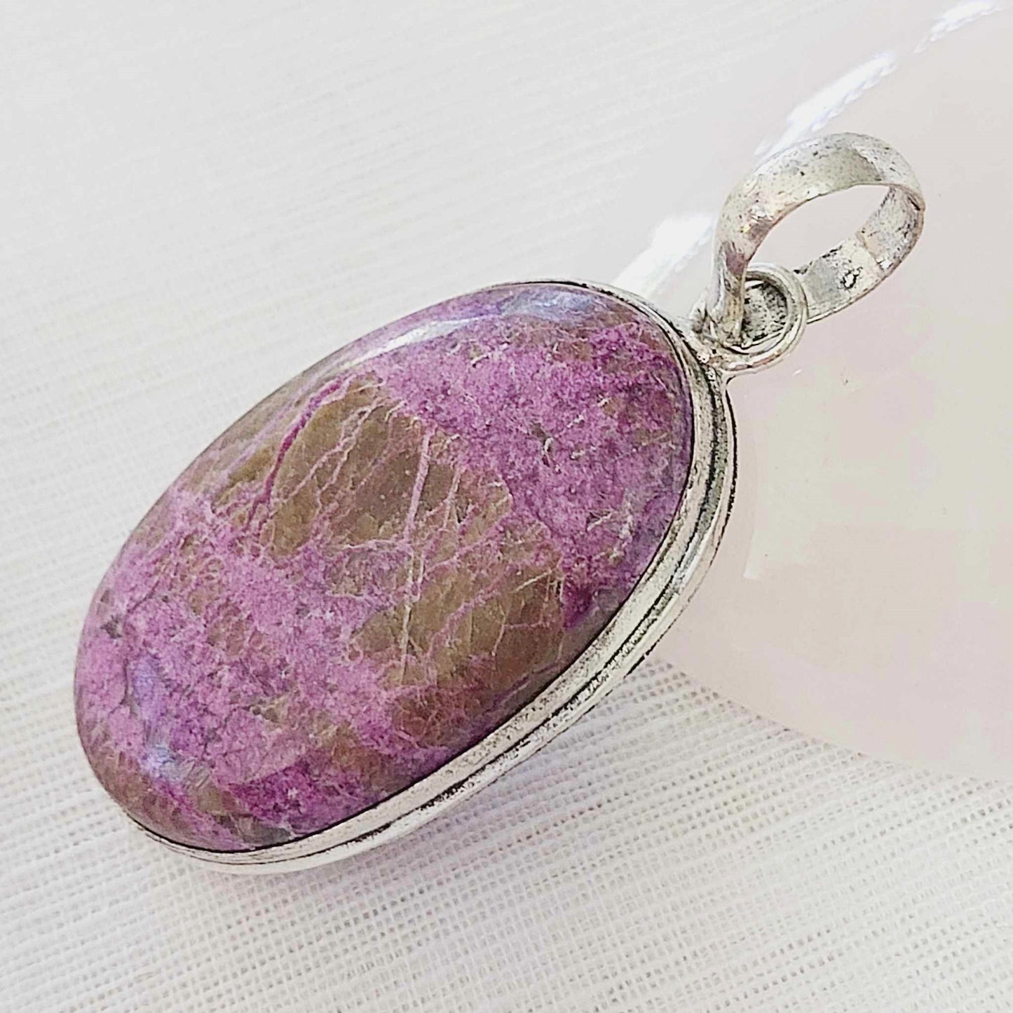 Purpurite Gemstone Crystal Stone of Freedom Pendant (E901)