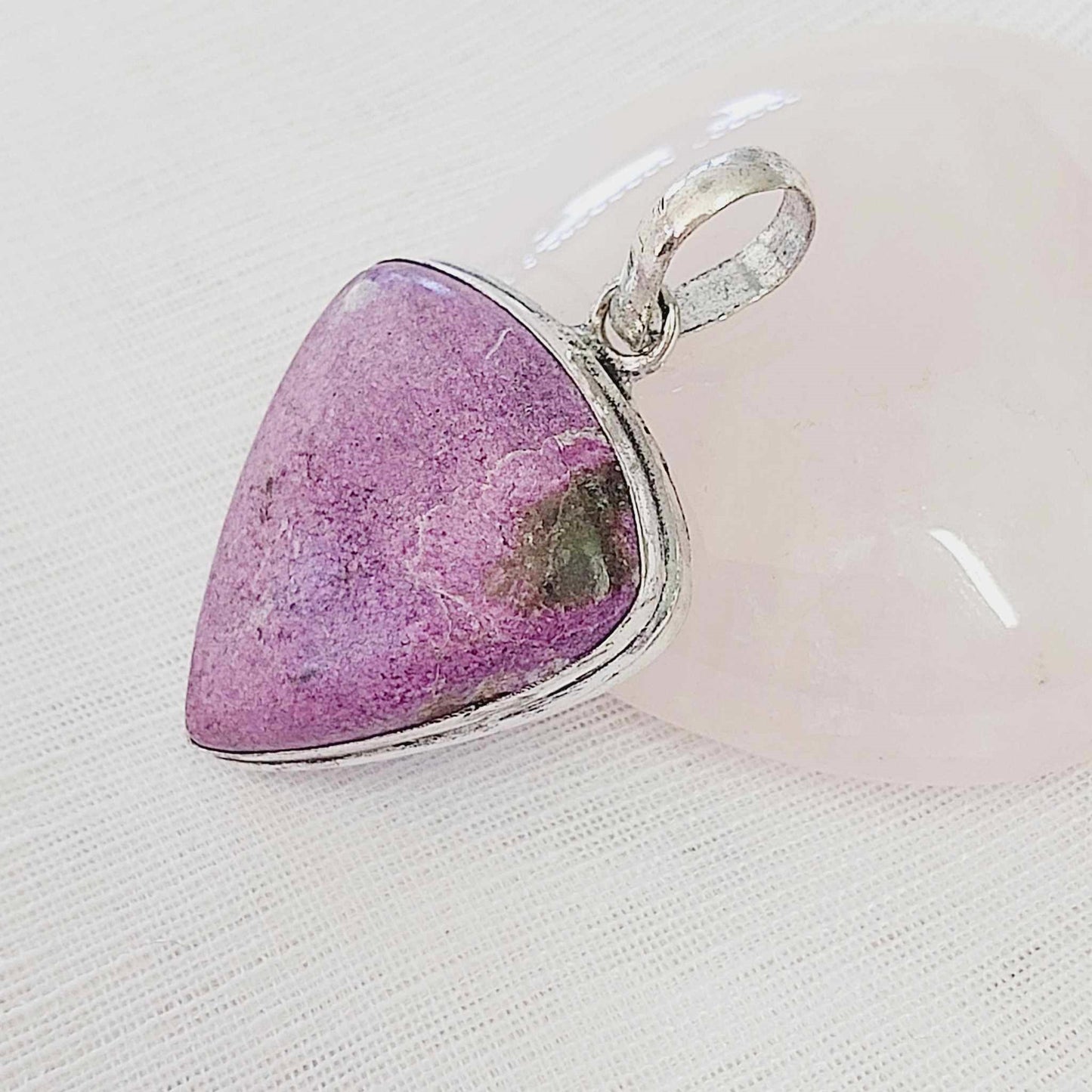 Purpurite Gemstone Crystal Stone of Freedom Pendant (E902)