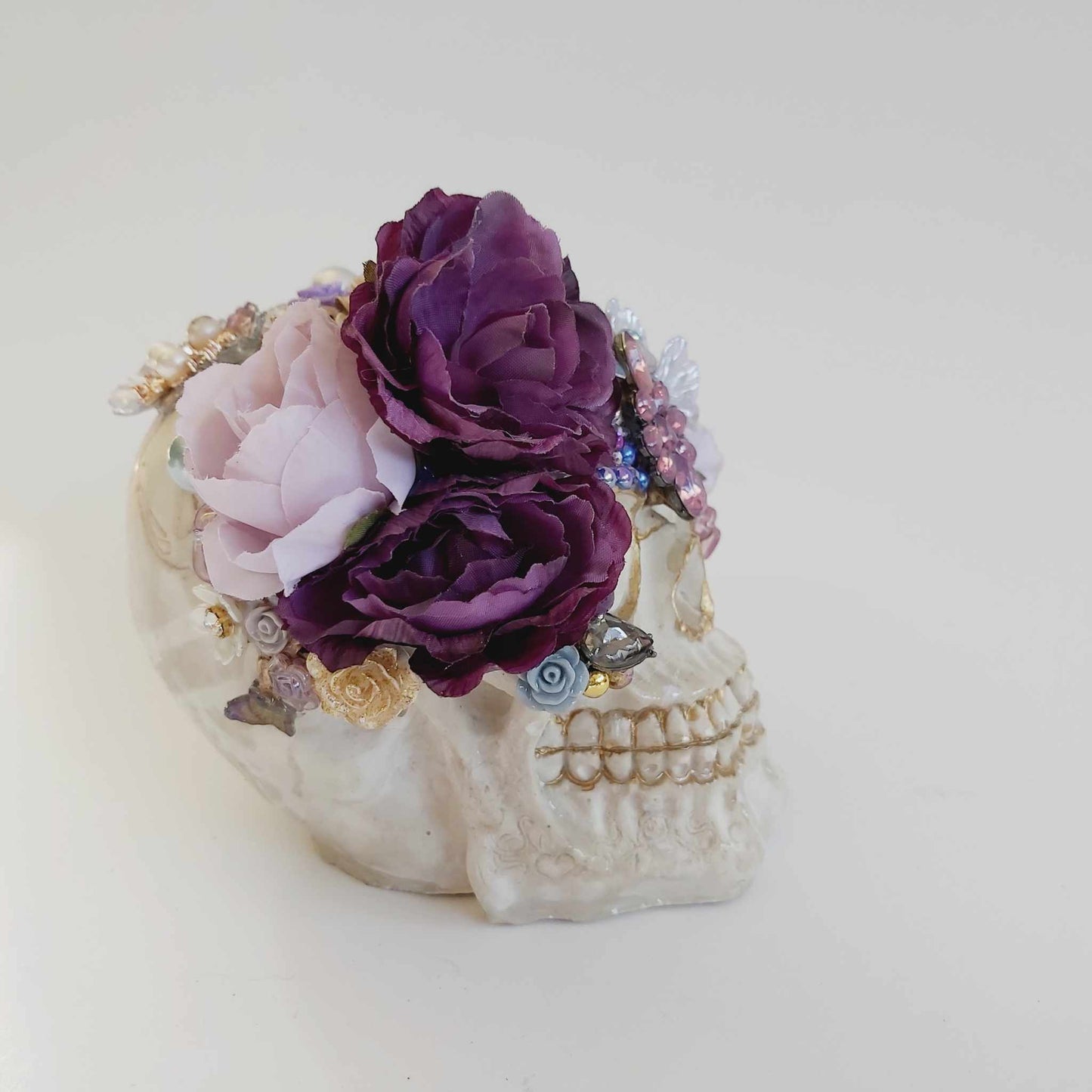 Handcrafted Gothic Floral Skull – Unique Gothic Style Home Accent (skl2)