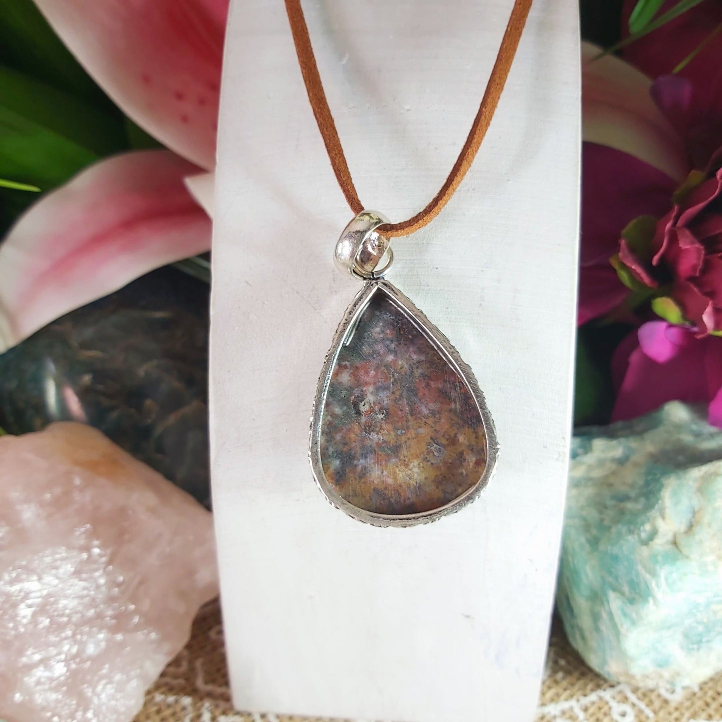 Agate Grounding & Protection Gemstone Pendant (E1253)