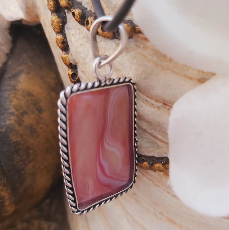 Agate Grounding & Protection Gemstone Pendant (E1916)