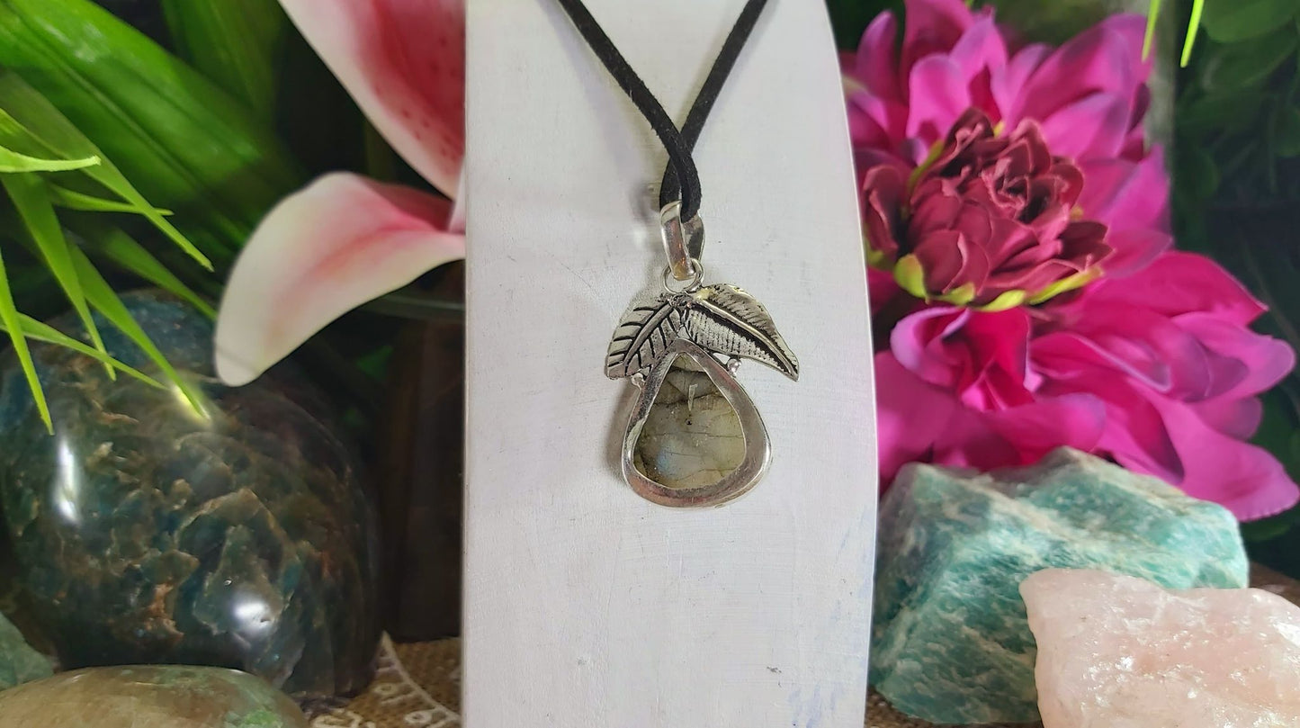 Labradorite Intuition & Protection Pendant (E989)