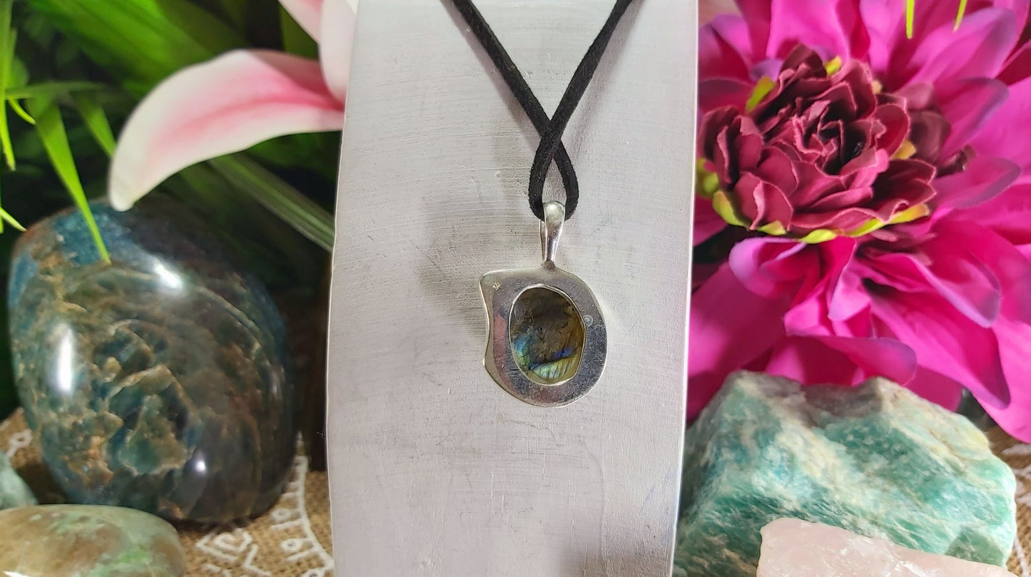 Labradorite Intuition & Protection Pendant (E996)
