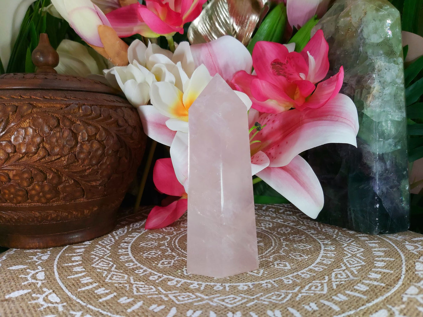 Rose Quartz Crystal 350 gms (GEM12)