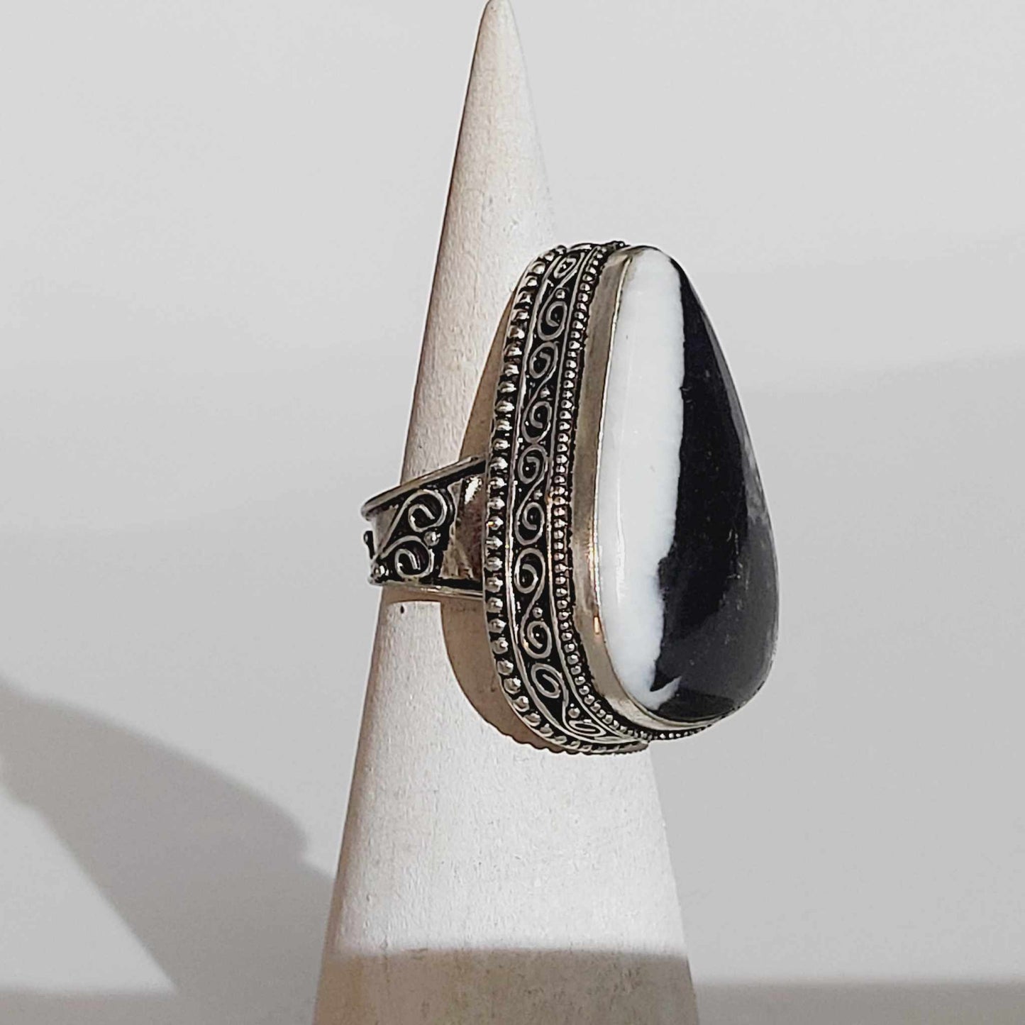 White Buffalo Turquoise Gemstone Ring Size US 7 (E1646)