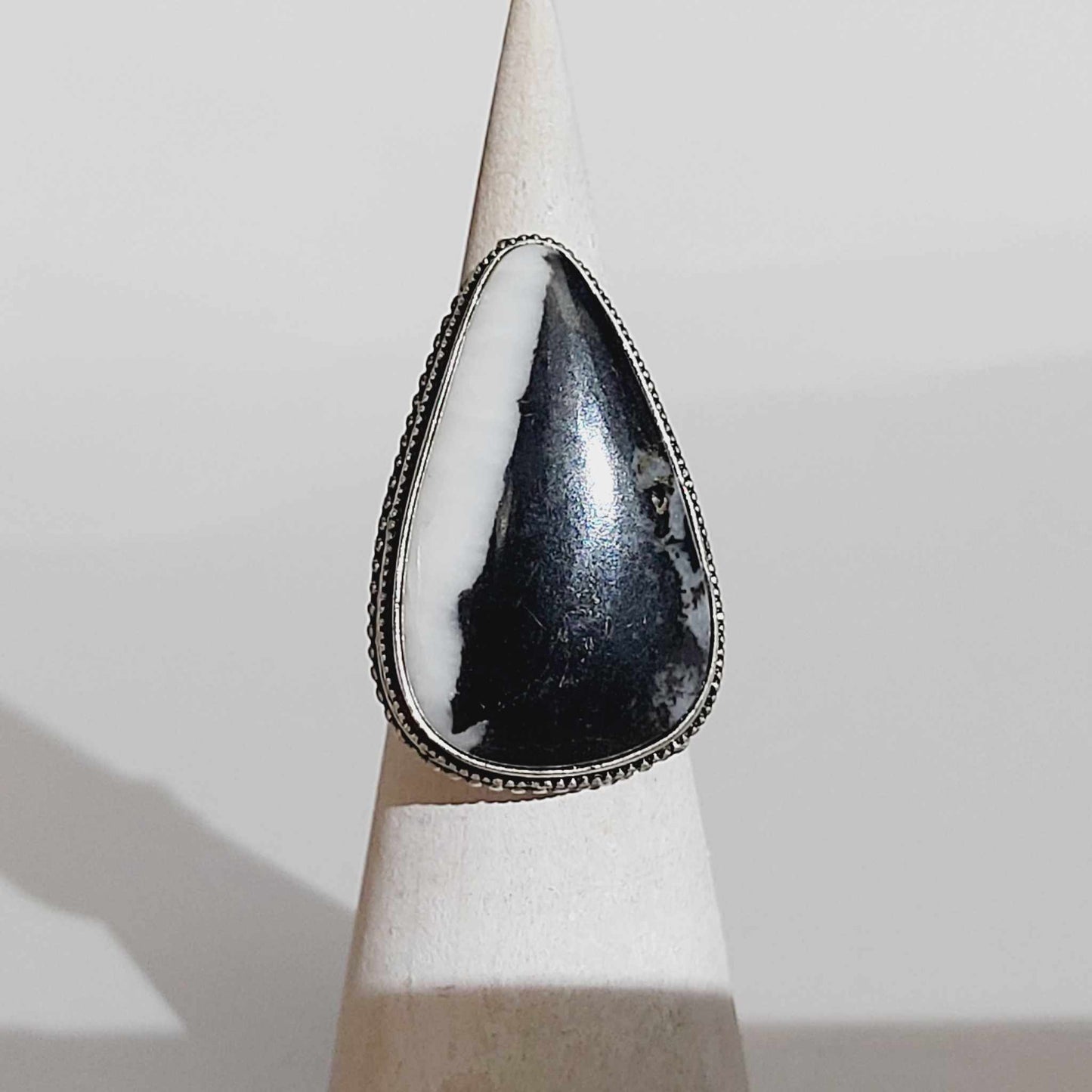 White Buffalo Turquoise Gemstone Ring Size US 7 (E1646)