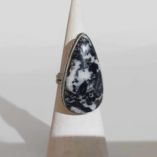 White Buffalo Turquoise Gemstone Ring Size US 7 (E1647)