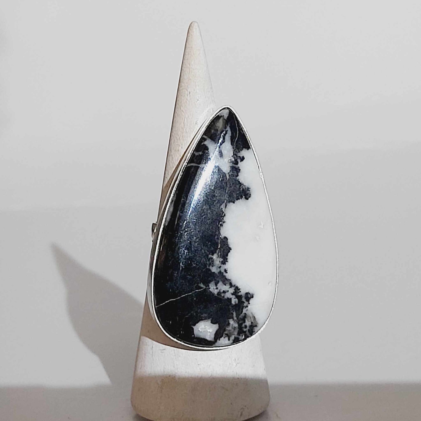 White Buffalo Turquoise Gemstone Ring Size US 8 (E1648)