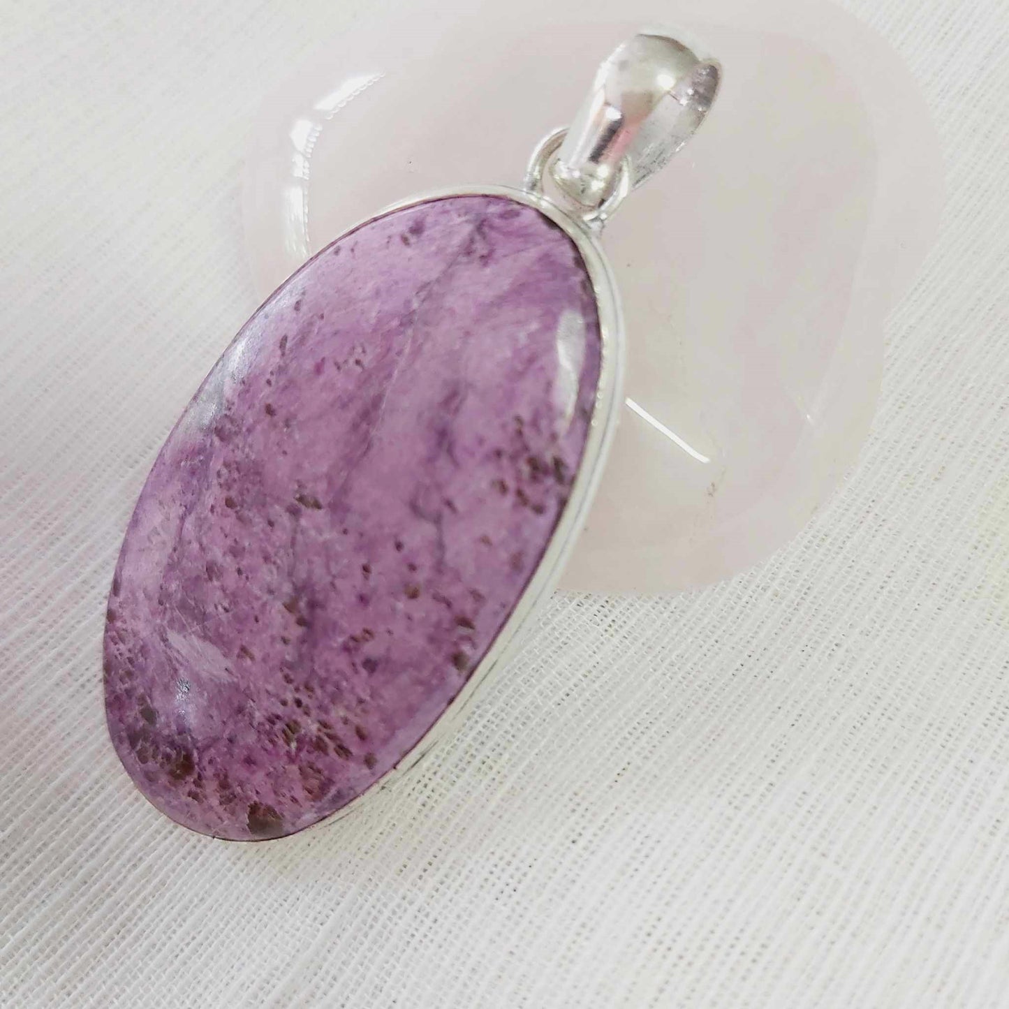 Purpurite Gemstone Crystal Stone of Freedom Pendant (E1780)