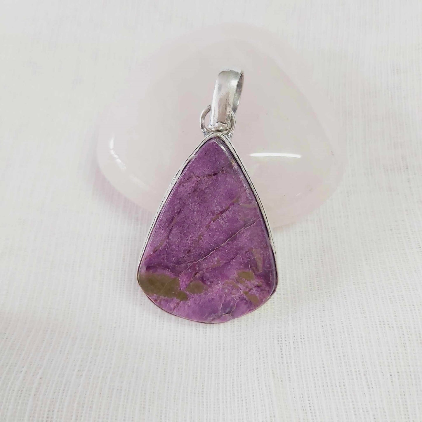 Purpurite Gemstone Crystal Stone of Freedom Pendant (E1781)