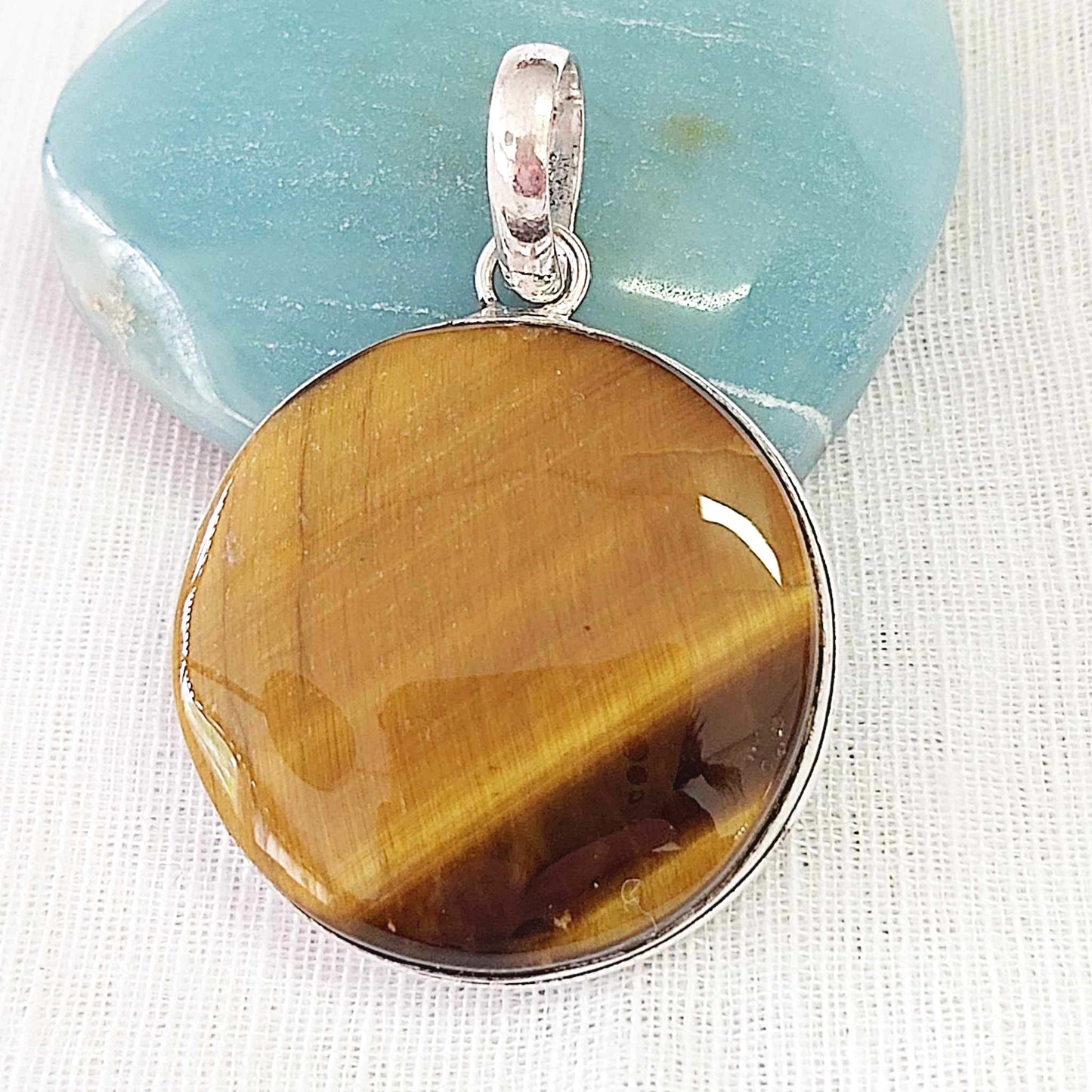 Tiger Eye Gemstone Crystal Pendant (E835)