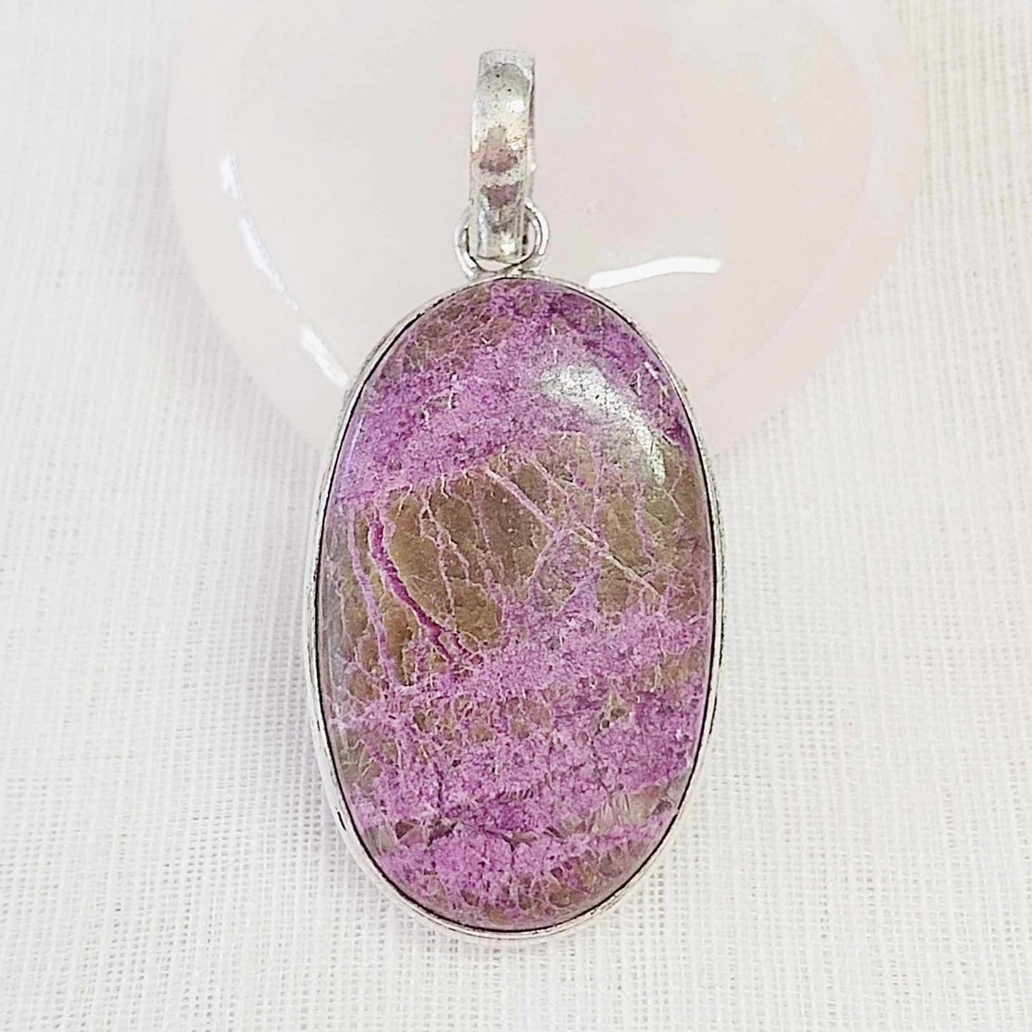 Purpurite Gemstone Crystal Stone of Freedom Pendant (E901)