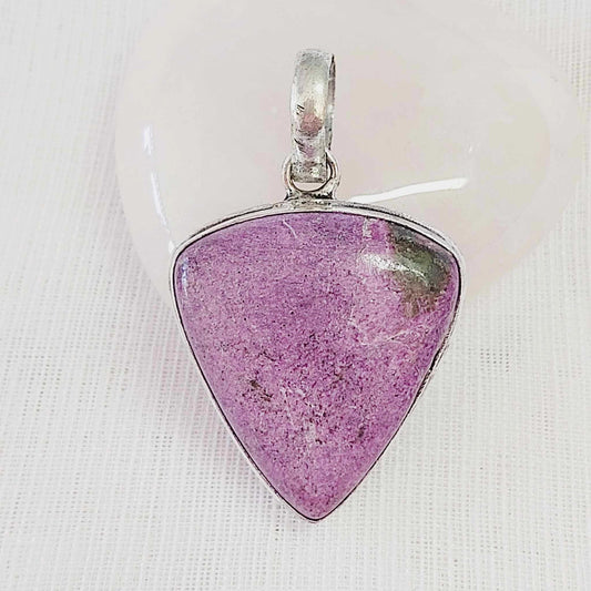 Purpurite Gemstone Crystal Stone of Freedom Pendant (E902)