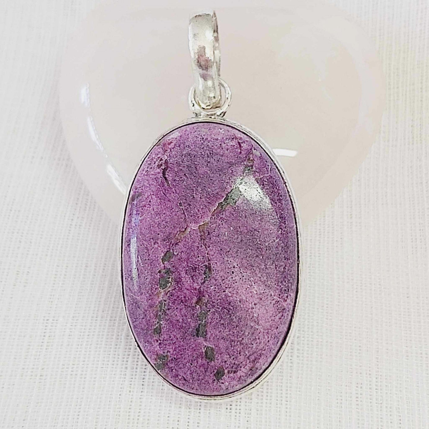 Purpurite Gemstone Crystal Stone of Freedom Pendant (E903)