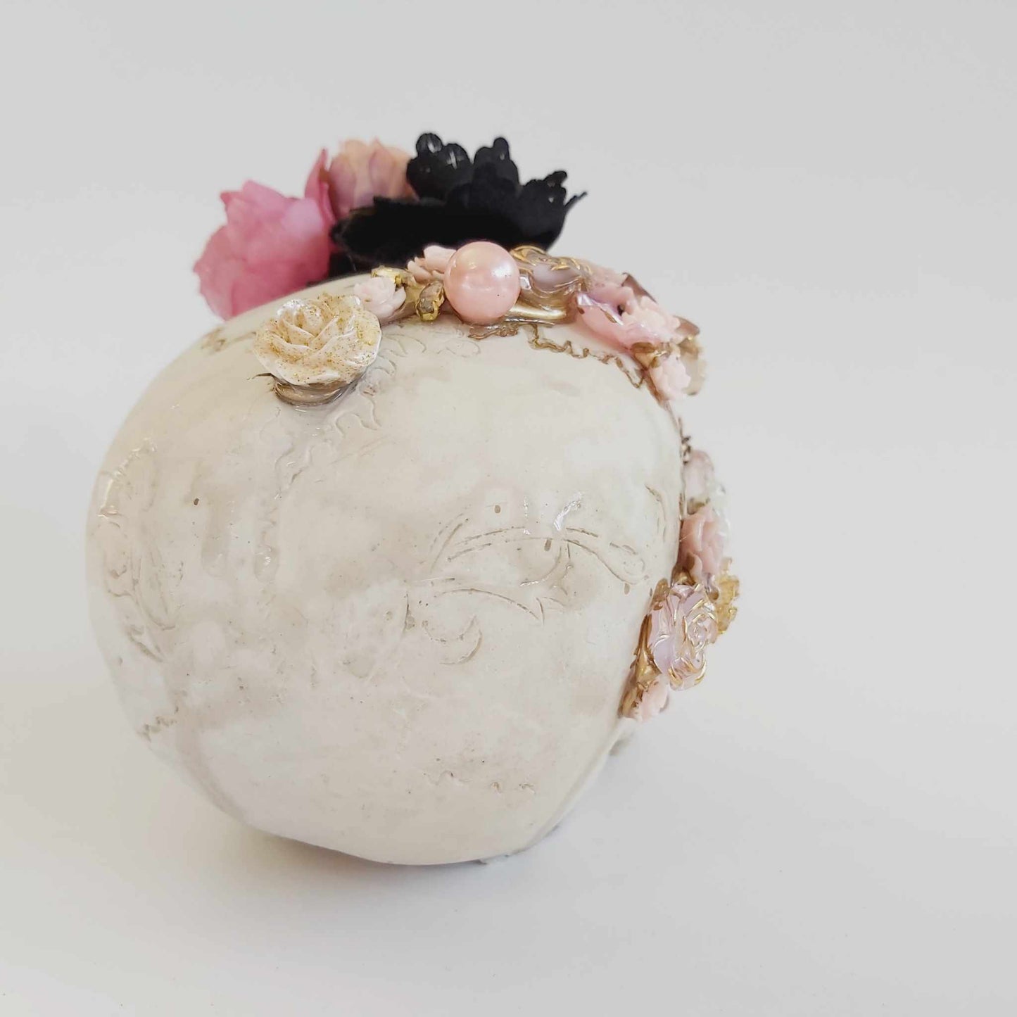 Handcrafted Gothic Floral Skull – Unique Gothic Style Home Accent (skl1)