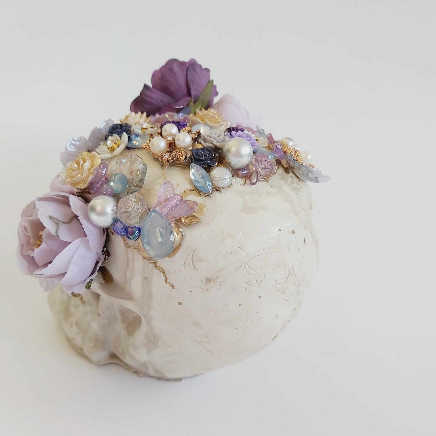 Handcrafted Gothic Floral Skull – Unique Gothic Style Home Accent (skl2)