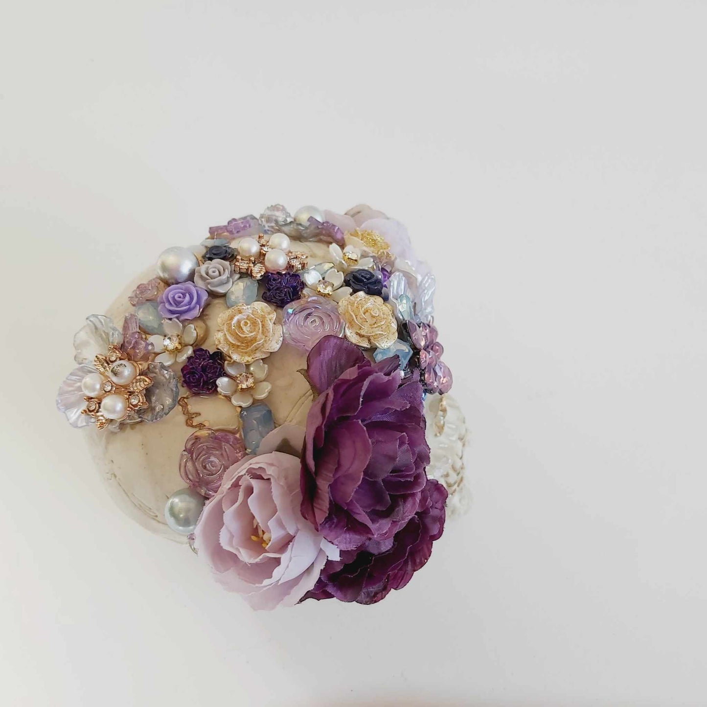 Handcrafted Gothic Floral Skull – Unique Gothic Style Home Accent (skl2)