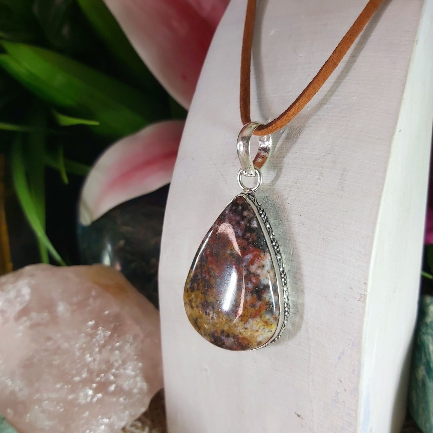 Agate Grounding & Protection Gemstone Pendant (E1253)