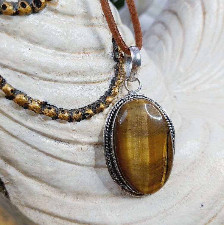 Tiger Eye Gemstone Pendant Necklace (E1615)