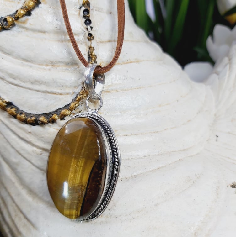 Tiger Eye Gemstone Pendant Necklace (E1615)