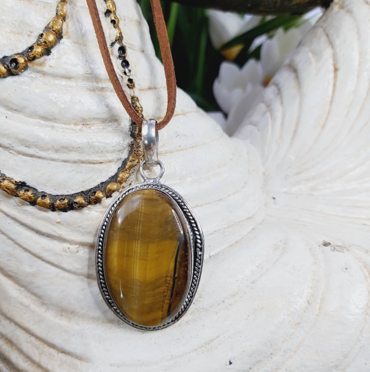 Tiger Eye Gemstone Pendant Necklace (E1615)