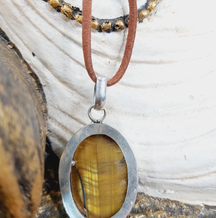 Tiger Eye Gemstone Pendant Necklace (E1615)