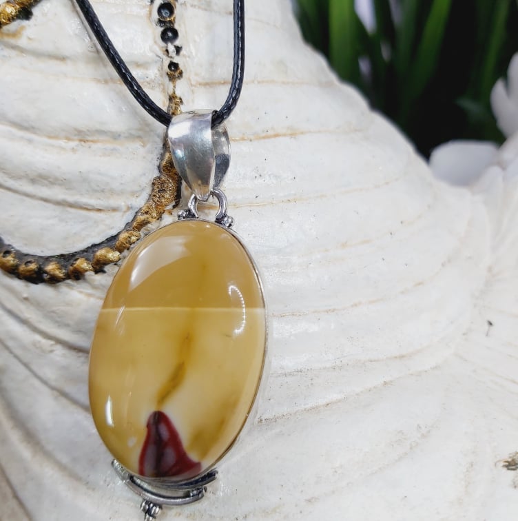 Mookaite Decision Making Gemstone Pendant (E1622)