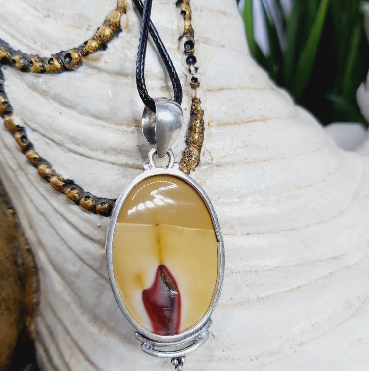 Mookaite Decision Making Gemstone Pendant (E1622)