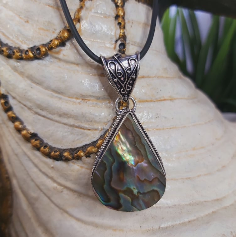 Abalone Shell Pendant Necklace (E1658)