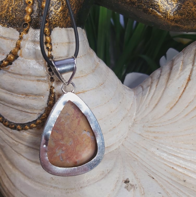 Jasper Courage Gemstone Pendant (E1687)