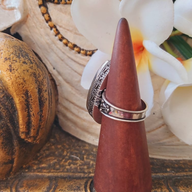 White Buffalo Turquoise Gemstone Ring Size US 9 (E1740)