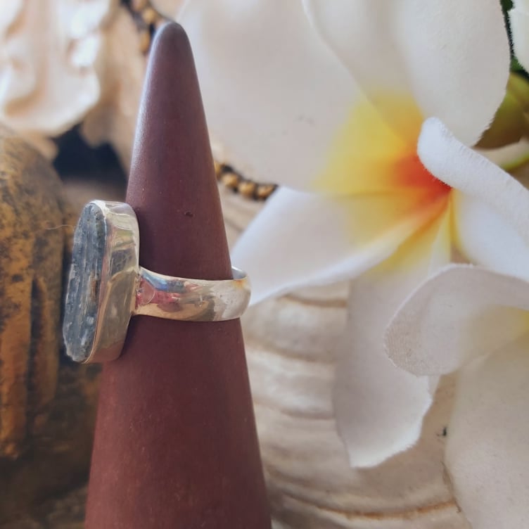 Kyanite Third Eye Chakra Gemstone Ring US 6 (E1746)