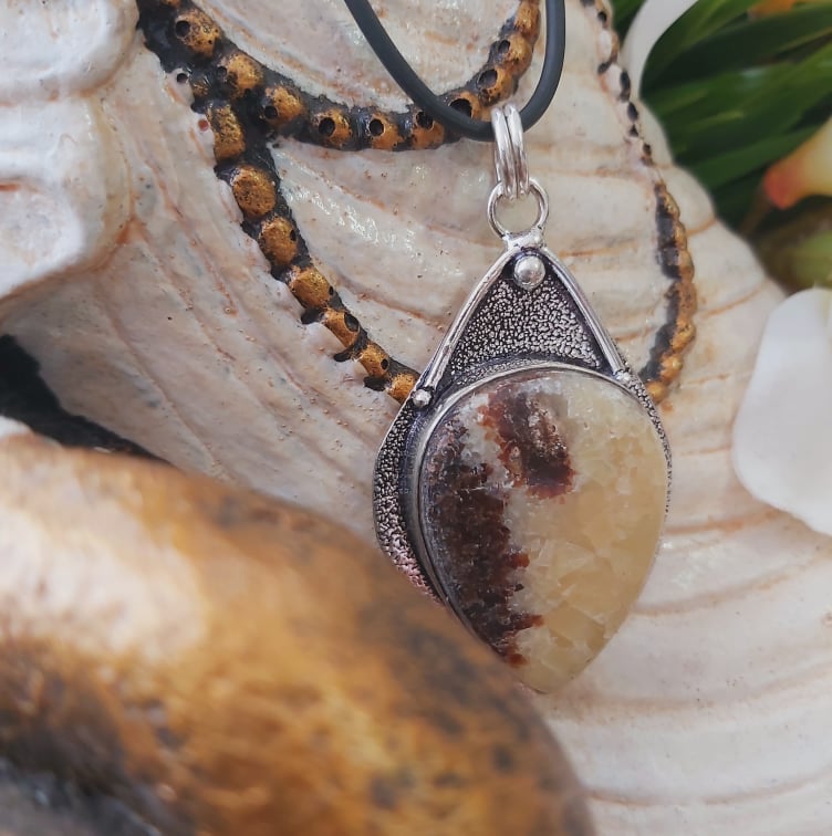 Serpentine Gemstone Pendant (E1805)