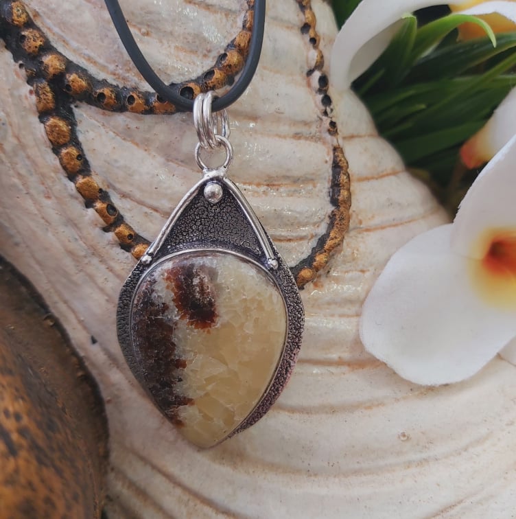 Serpentine Gemstone Pendant (E1805)