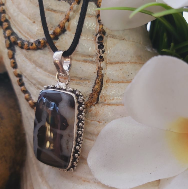 Serpentine Gemstone Pendant (E1807)