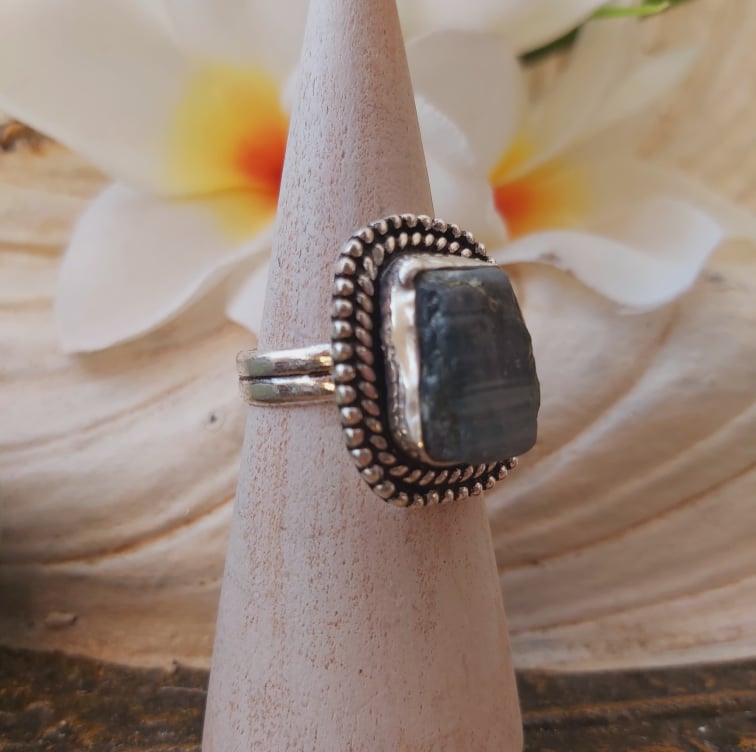 Kyanite Third Eye Chakra Gemstone Ring US 8 (E1853)