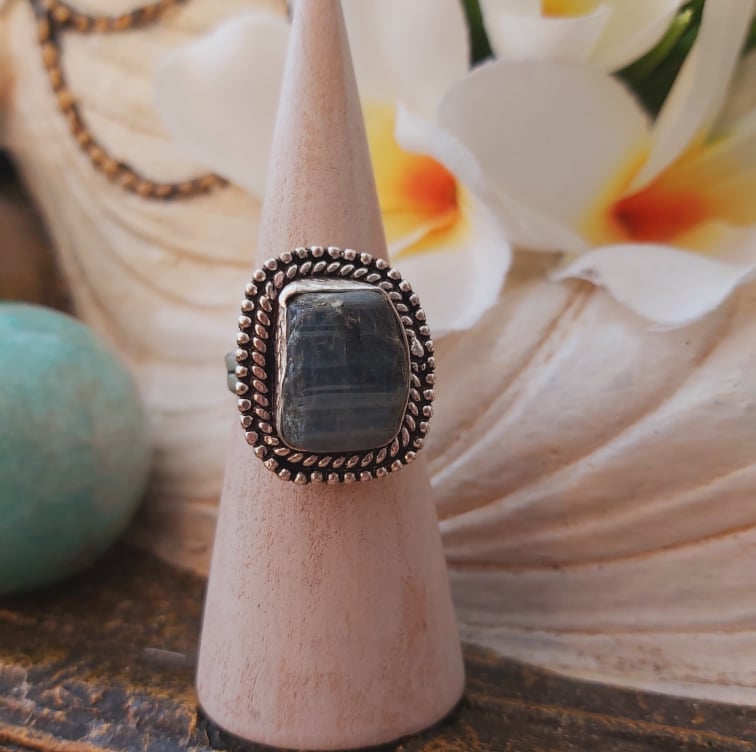 Kyanite Third Eye Chakra Gemstone Ring US 8 (E1853)