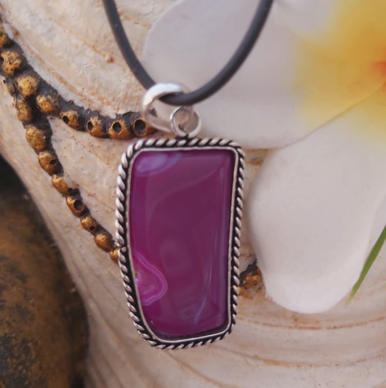 Agate Grounding & Protection Gemstone Pendant (E1903)