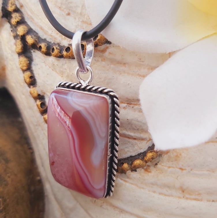 Agate Grounding & Protection Gemstone Pendant (E1916)