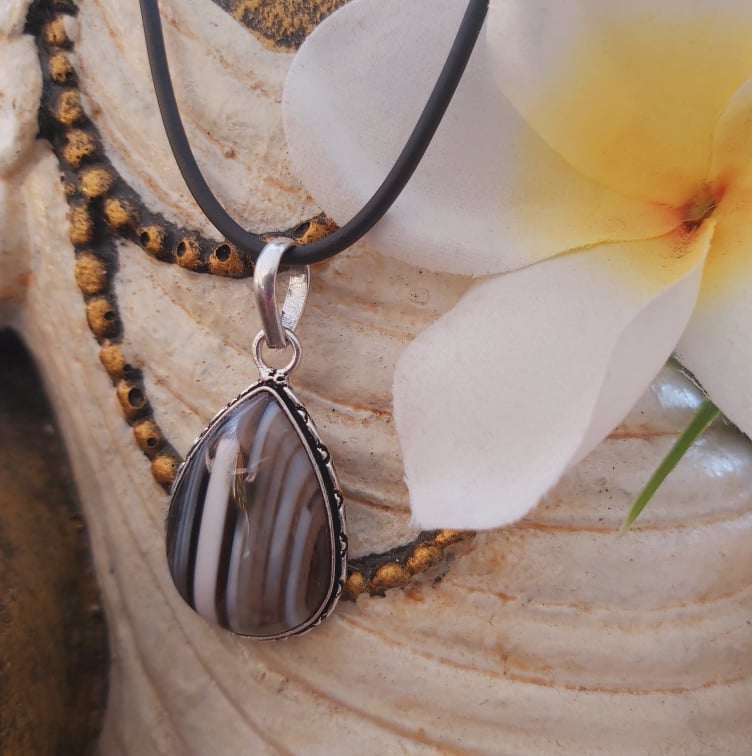 Agate Grounding & Protection Gemstone Pendant (E1922)