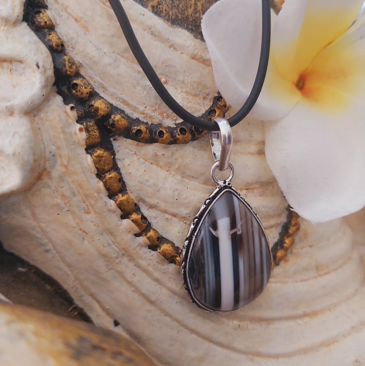 Agate Grounding & Protection Gemstone Pendant (E1922)