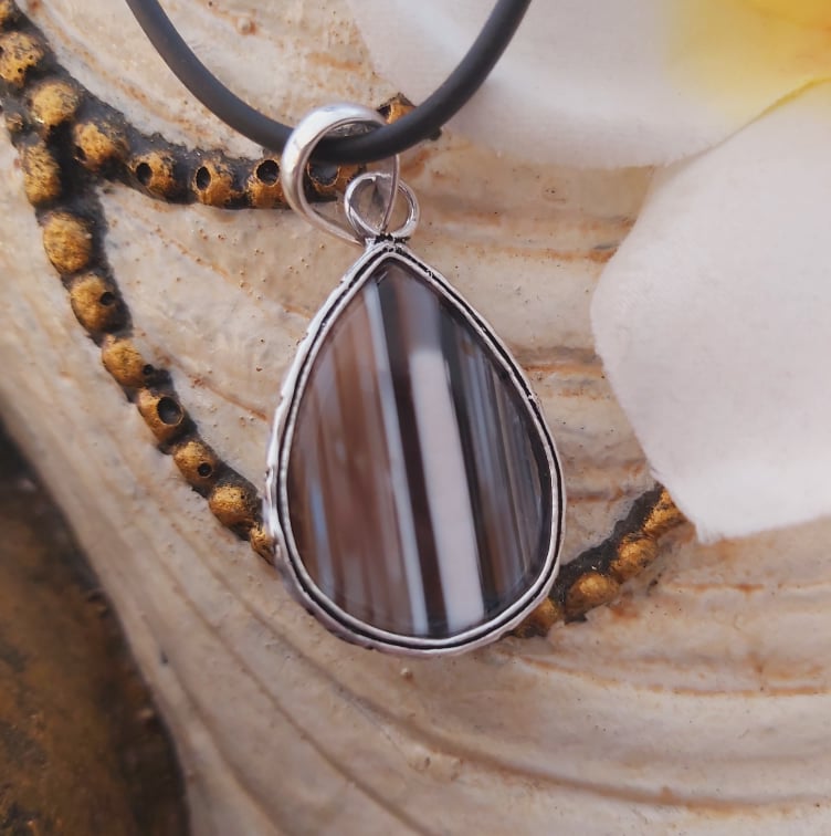 Agate Grounding & Protection Gemstone Pendant (E1922)