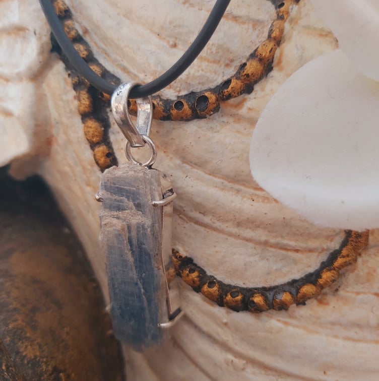 Kyanite Third Eye Chakra Gemstone Pendant (E1964)