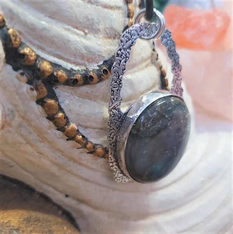 Labradorite Psychic Protection Gemstone Pendant (E2298)
