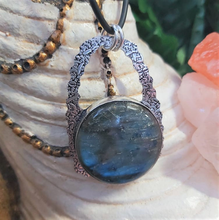 Labradorite Psychic Protection Gemstone Pendant (E2298)