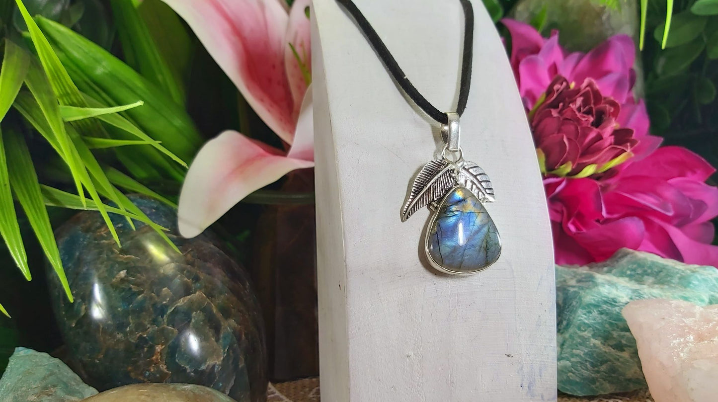 Labradorite Intuition & Protection Pendant (E989)