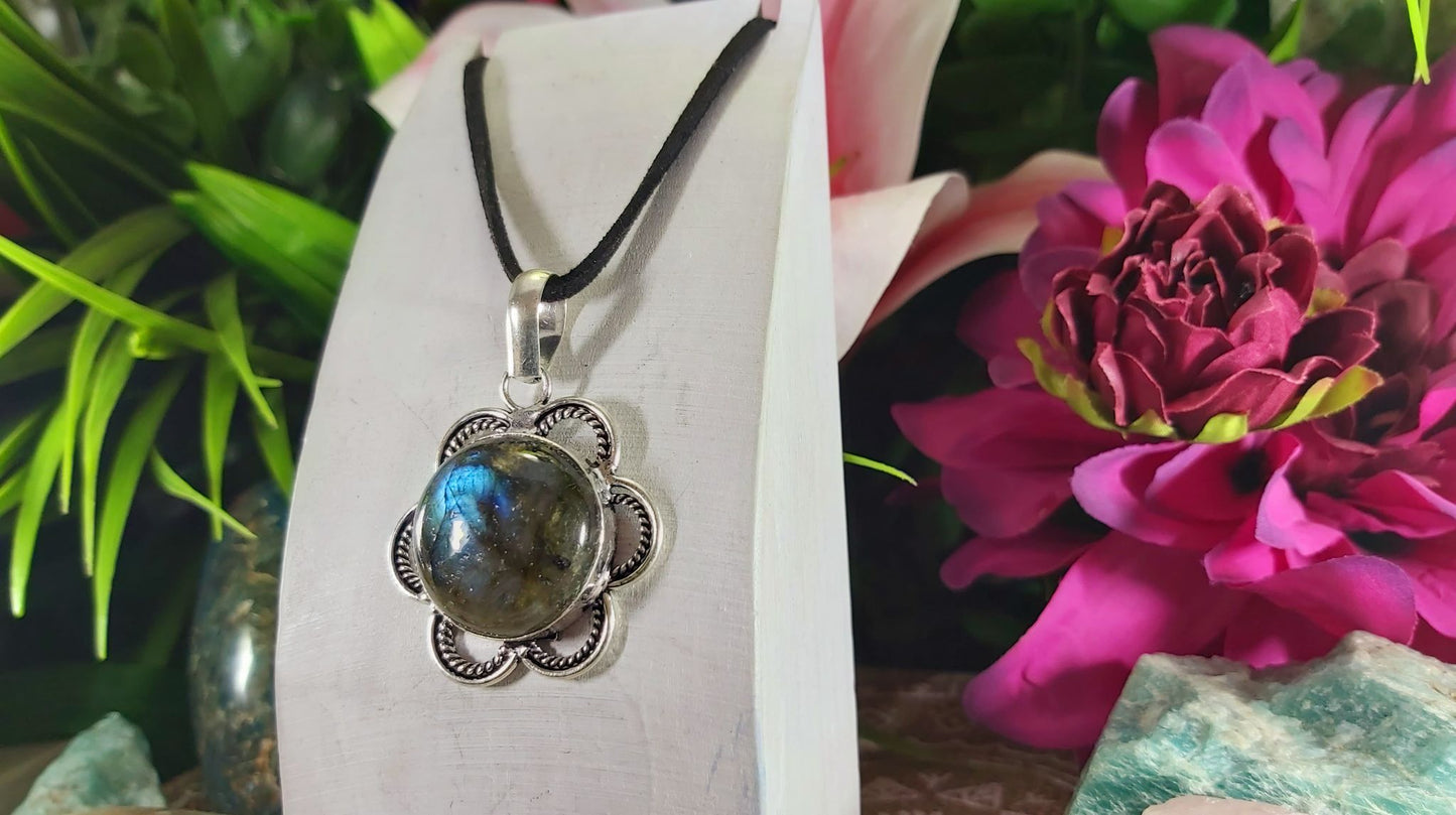 Labradorite Intuition & Protection Pendant (E992)
