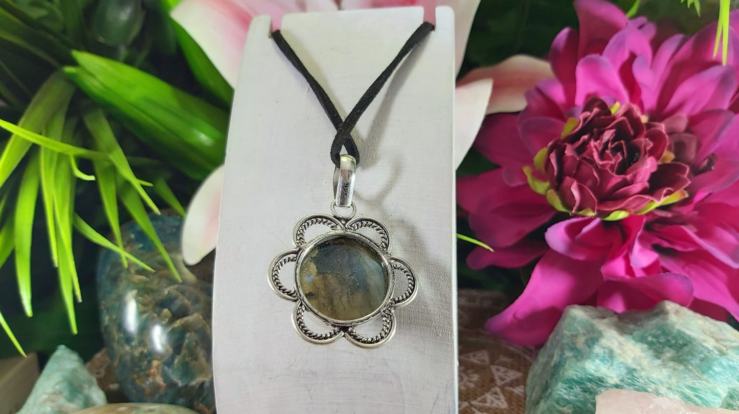Labradorite Intuition & Protection Pendant (E992)